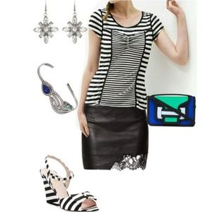 • {2B Bebe} White & Black Striped Top